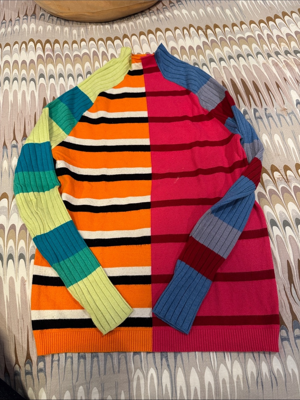 Super cute sweater top